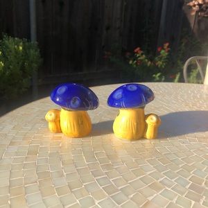 Vintage mushroom salt and pepper shakers.